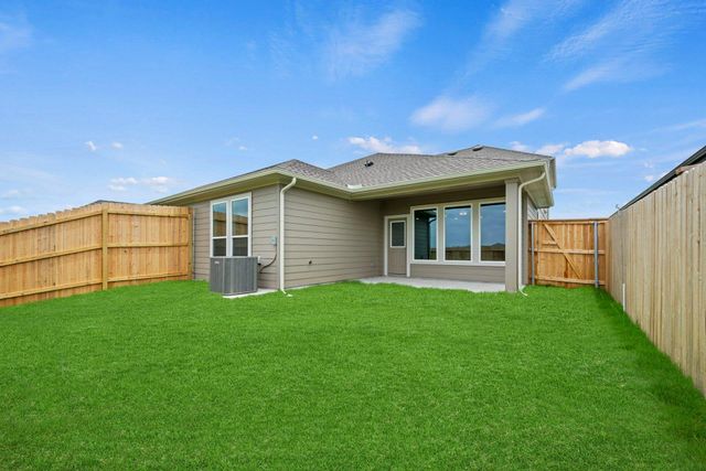 105 Backwood PASS, Taylor, TX 76574