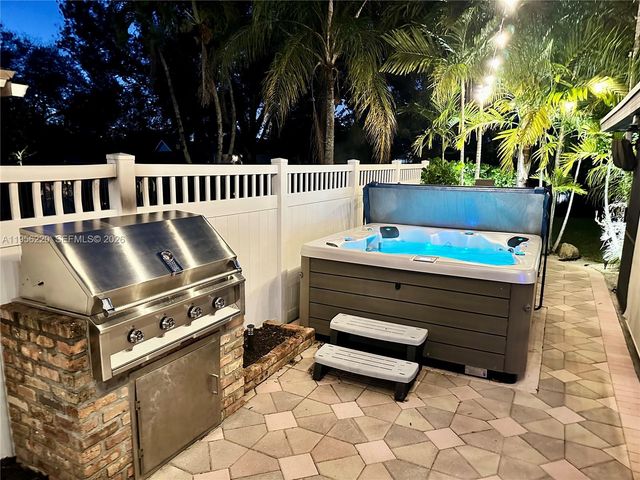 12541 SW 11th Ct, Davie, FL 33325