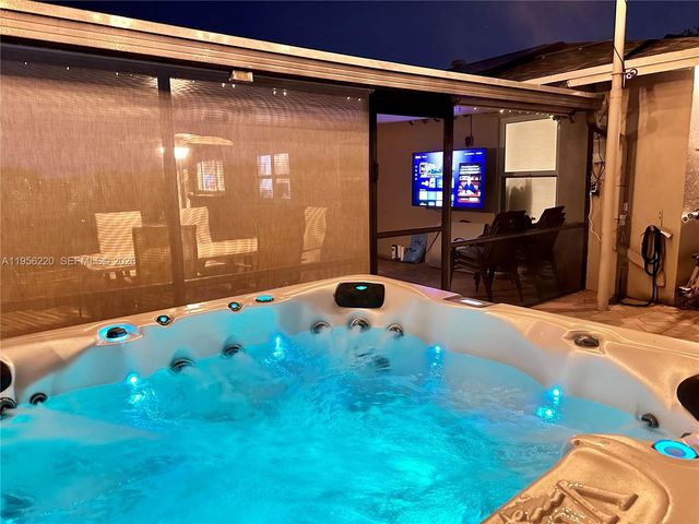 12541 SW 11th Ct, Davie, FL 33325