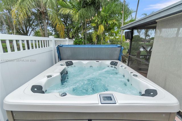 12541 SW 11th Ct, Davie, FL 33325