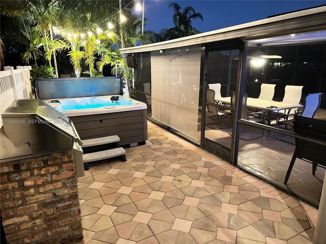 12541 SW 11th Ct, Davie, FL 33325