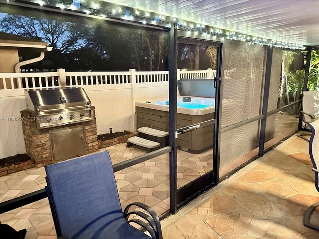 12541 SW 11th Ct, Davie, FL 33325