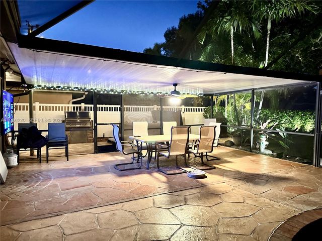 12541 SW 11th Ct, Davie, FL 33325