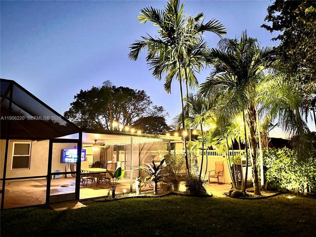 12541 SW 11th Ct, Davie, FL 33325