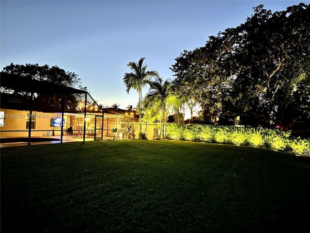 12541 SW 11th Ct, Davie, FL 33325