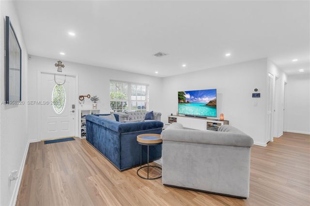 12541 SW 11th Ct, Davie, FL 33325