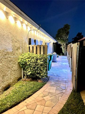 12541 SW 11th Ct, Davie, FL 33325