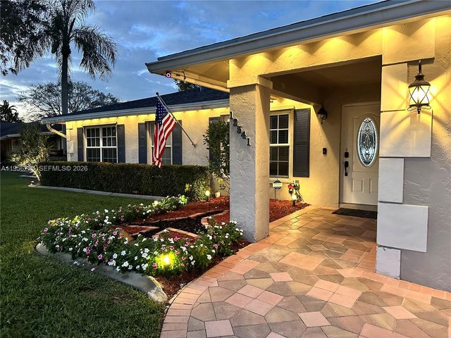 12541 SW 11th Ct, Davie, FL 33325