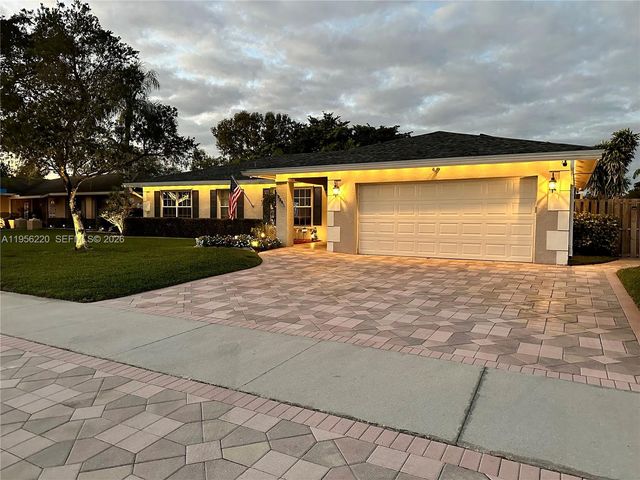 12541 SW 11th Ct, Davie, FL 33325