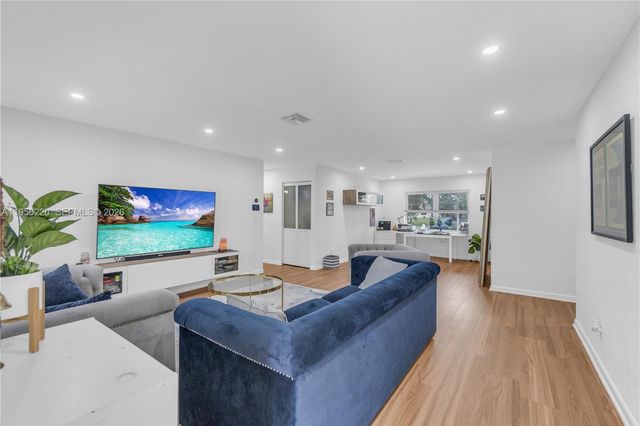 12541 SW 11th Ct, Davie, FL 33325