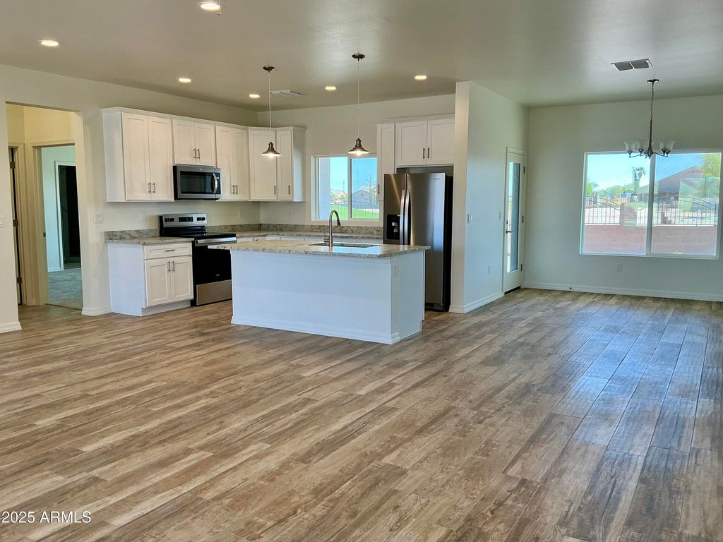 Image 10 of property listing at 8350 W ENCANTO Lane, Arizona City, AZ 85123