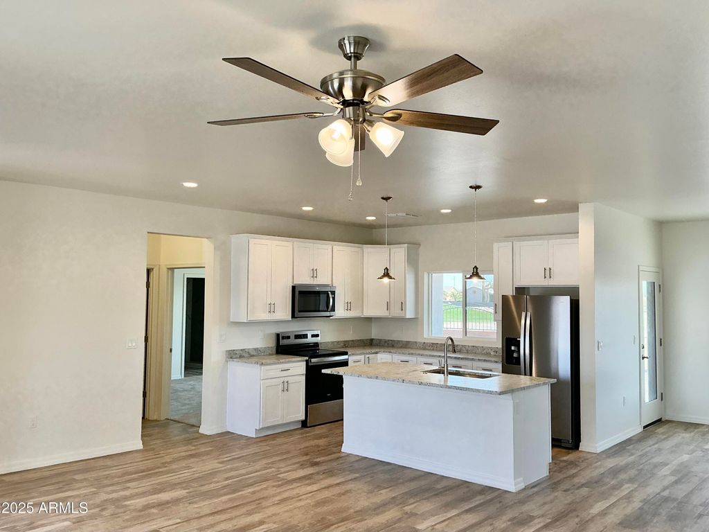 Image 11 of property listing at 8350 W ENCANTO Lane, Arizona City, AZ 85123