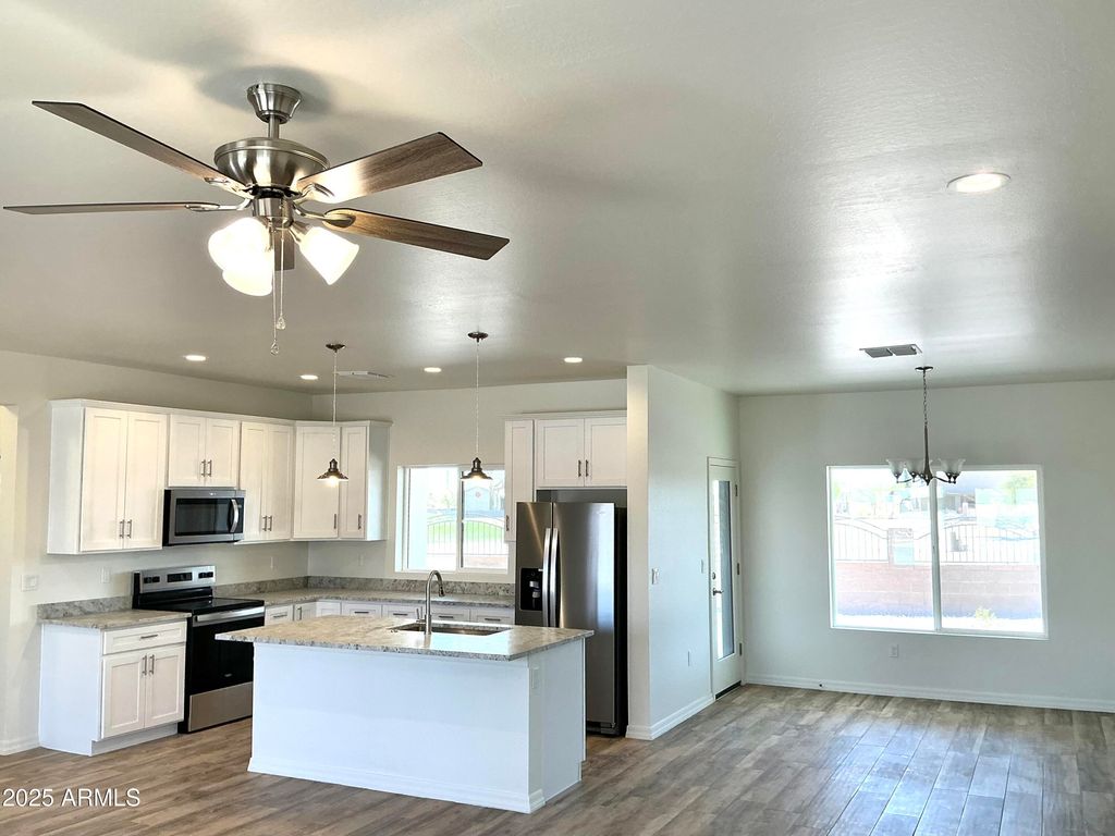 Image 14 of property listing at 8350 W ENCANTO Lane, Arizona City, AZ 85123