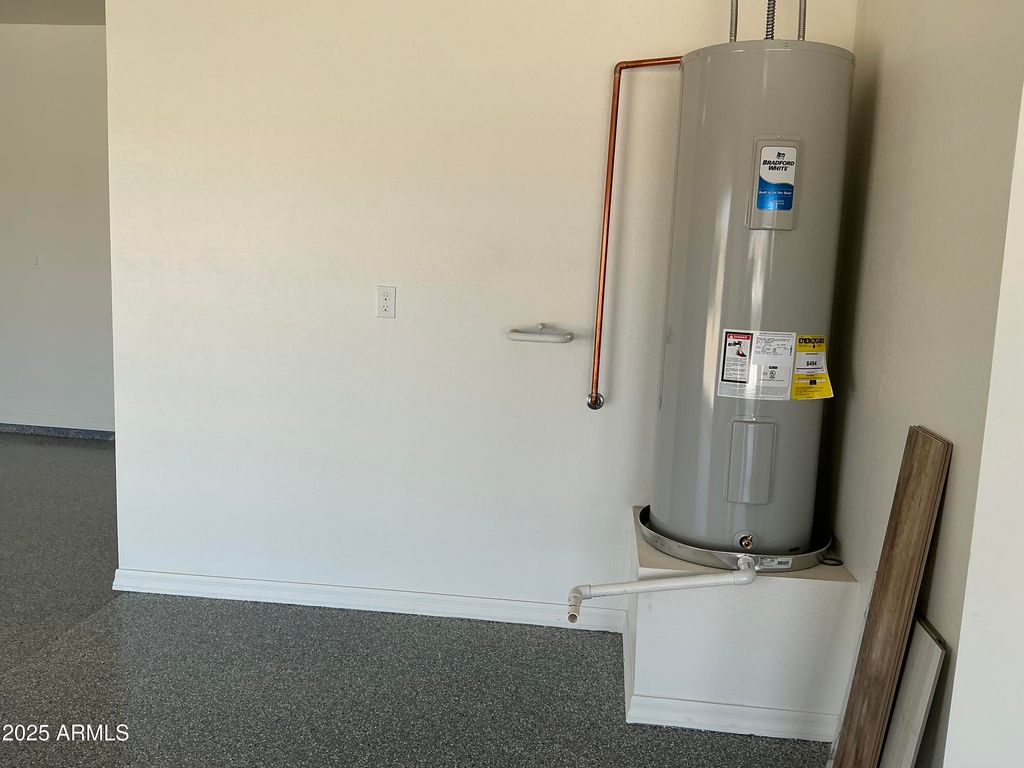 Image 32 of property listing at 8350 W ENCANTO Lane, Arizona City, AZ 85123