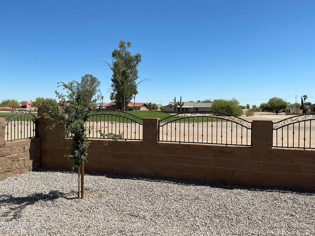 Image 33 of property listing at 8350 W ENCANTO Lane, Arizona City, AZ 85123