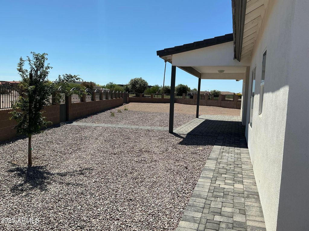 Image 35 of property listing at 8350 W ENCANTO Lane, Arizona City, AZ 85123