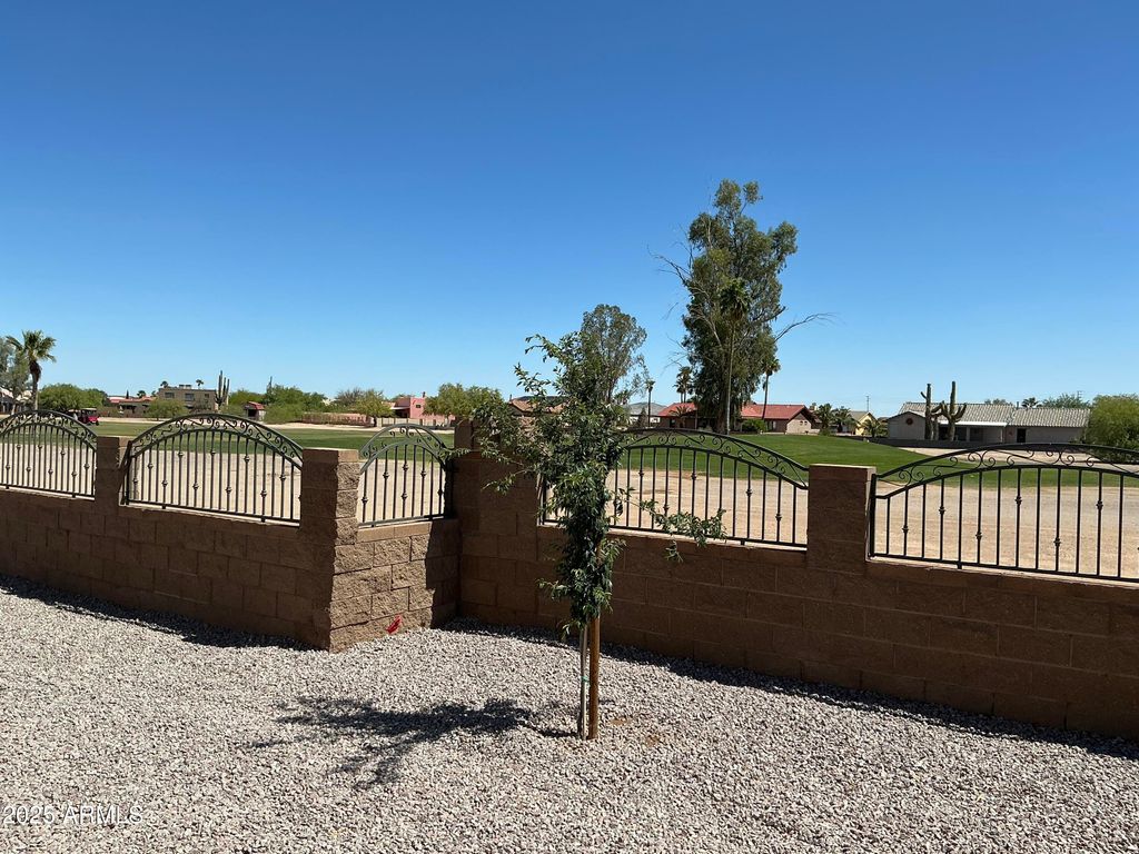 Image 37 of property listing at 8350 W ENCANTO Lane, Arizona City, AZ 85123