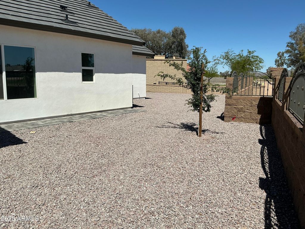 Image 39 of property listing at 8350 W ENCANTO Lane, Arizona City, AZ 85123