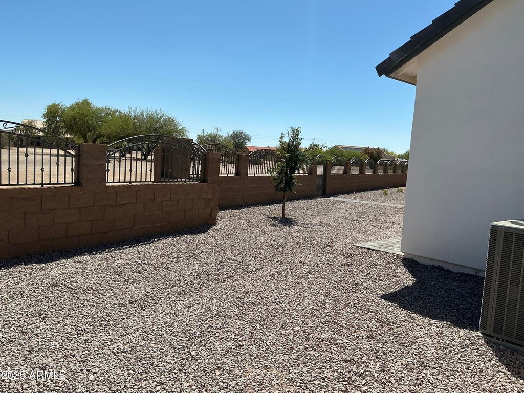 Image 40 of property listing at 8350 W ENCANTO Lane, Arizona City, AZ 85123