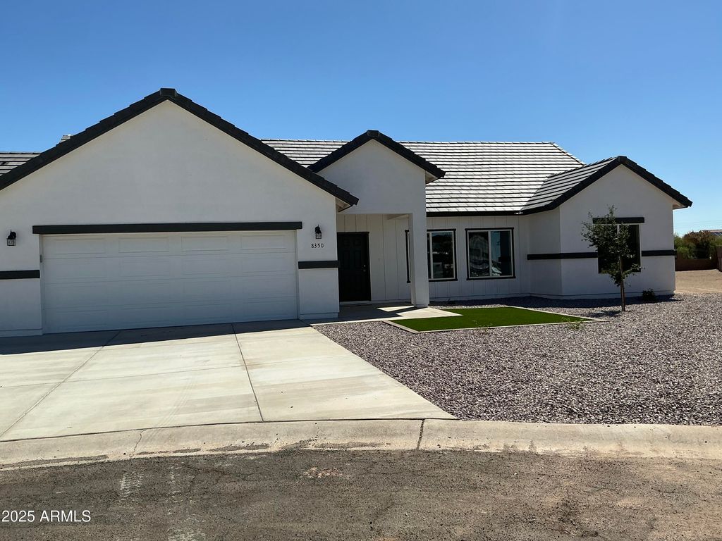 Image 5 of property listing at 8350 W ENCANTO Lane, Arizona City, AZ 85123