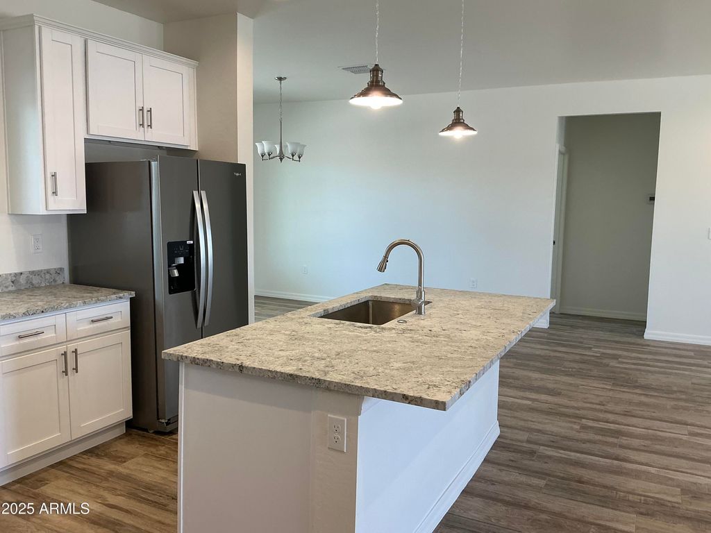 Image 7 of property listing at 8350 W ENCANTO Lane, Arizona City, AZ 85123