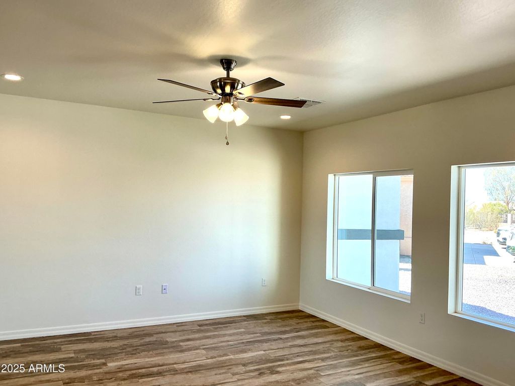 Image 8 of property listing at 8350 W ENCANTO Lane, Arizona City, AZ 85123