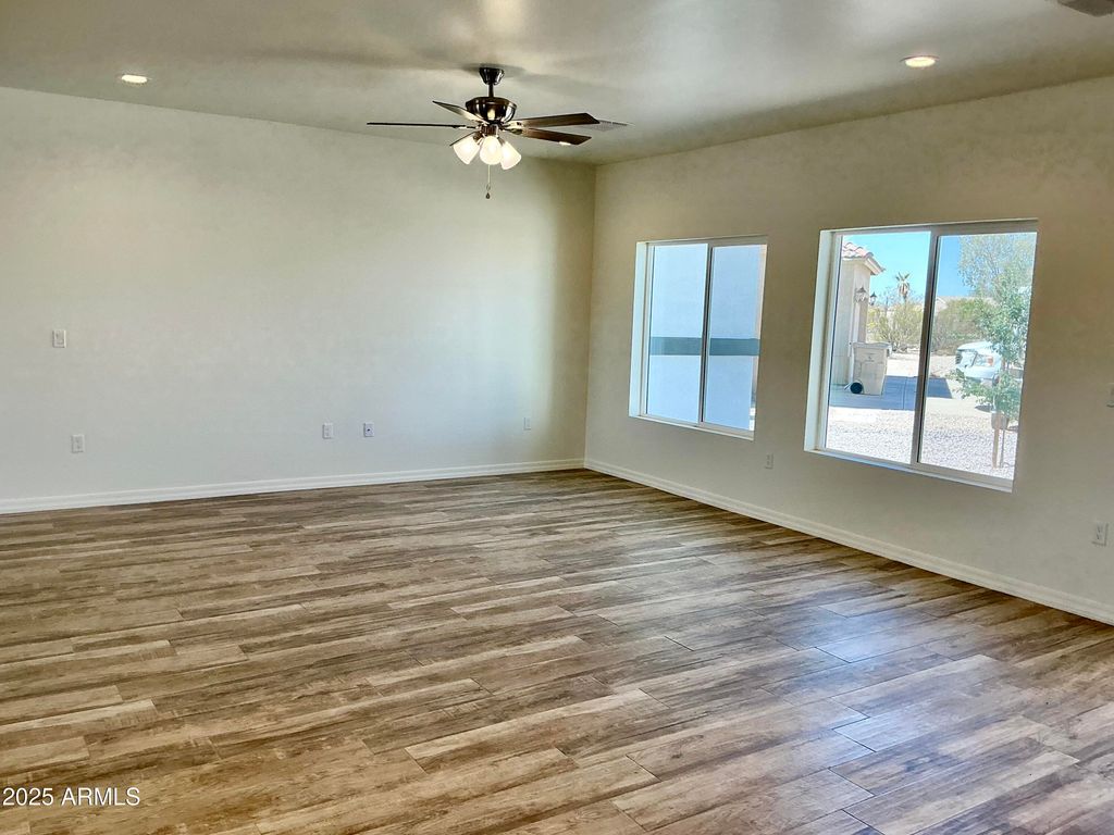 Image 9 of property listing at 8350 W ENCANTO Lane, Arizona City, AZ 85123