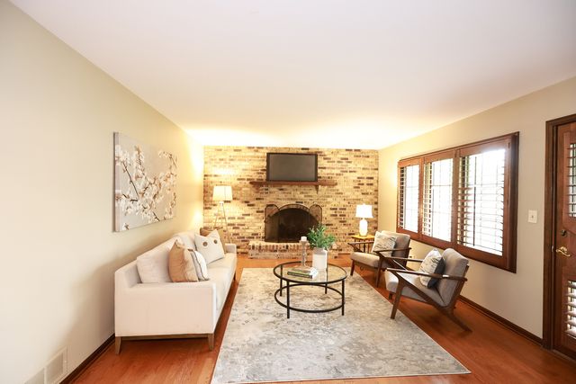 2418 Flambeau Drive, Naperville, IL 60564