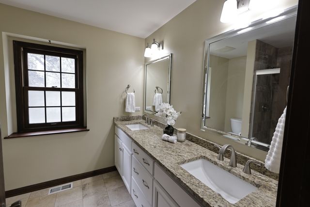 2418 Flambeau Drive, Naperville, IL 60564