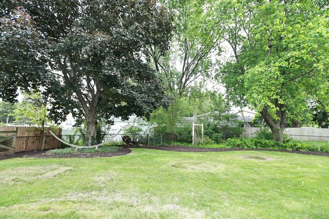2418 Flambeau Drive, Naperville, IL 60564
