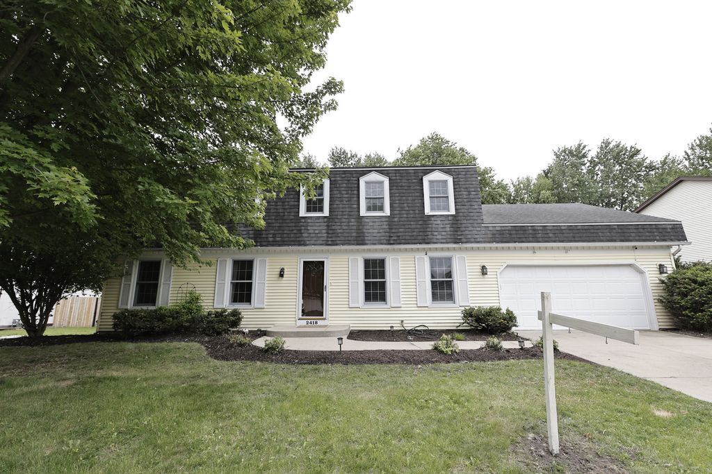 2418 Flambeau Drive, Naperville, IL 60564