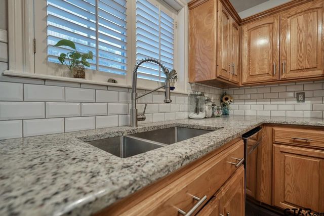 1724 Heritage Drive, Mineola, TX 75773