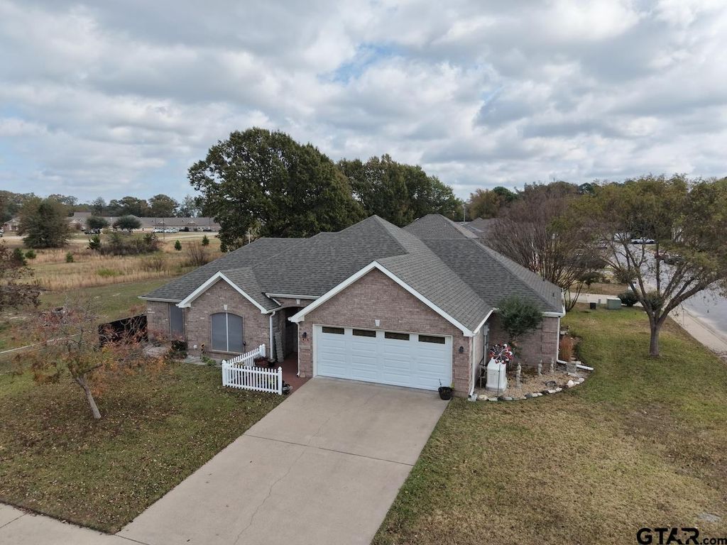 1724 Heritage Drive, Mineola, TX 75773