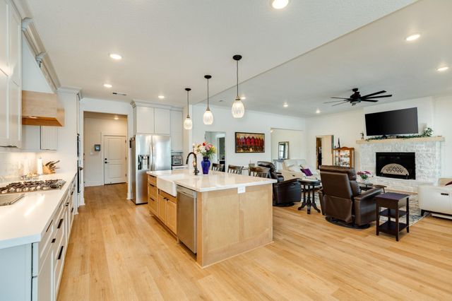 217 Arrowhead Drive, Lake Jackson, TX 77566