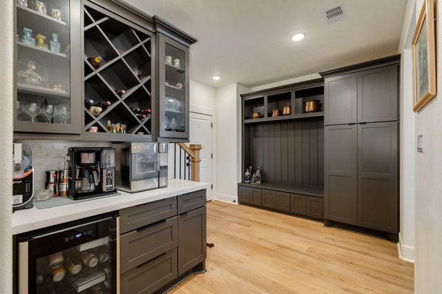 217 Arrowhead Drive, Lake Jackson, TX 77566