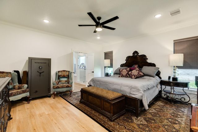 217 Arrowhead Drive, Lake Jackson, TX 77566