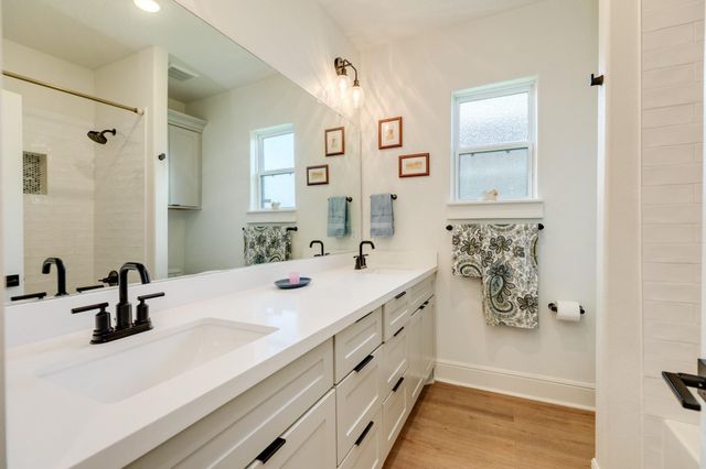 217 Arrowhead Drive, Lake Jackson, TX 77566