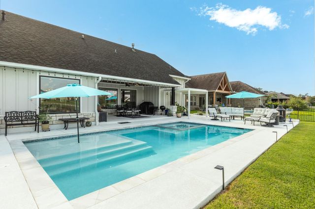 217 Arrowhead Drive, Lake Jackson, TX 77566