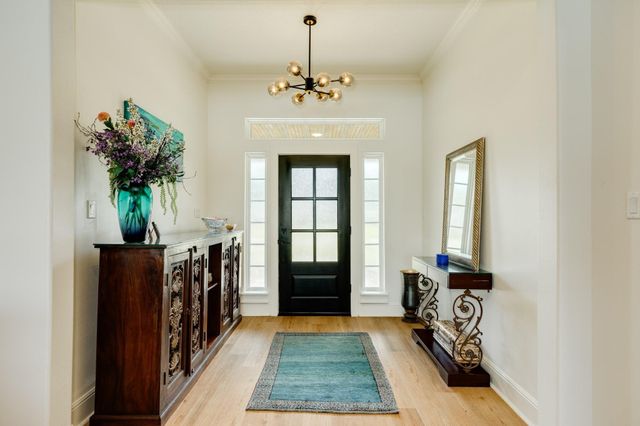 217 Arrowhead Drive, Lake Jackson, TX 77566