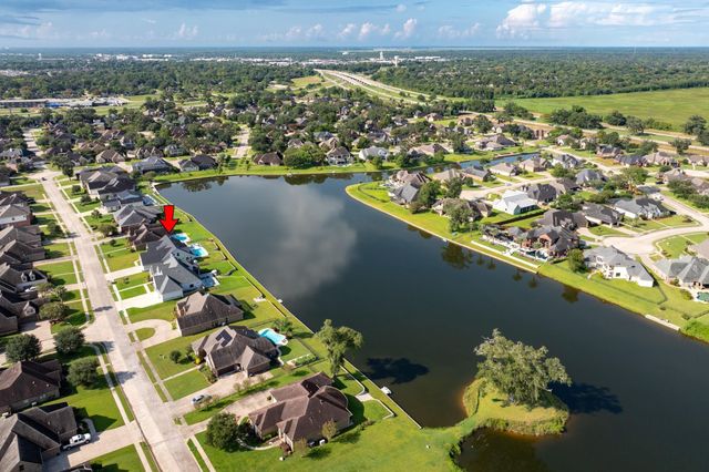 217 Arrowhead Drive, Lake Jackson, TX 77566