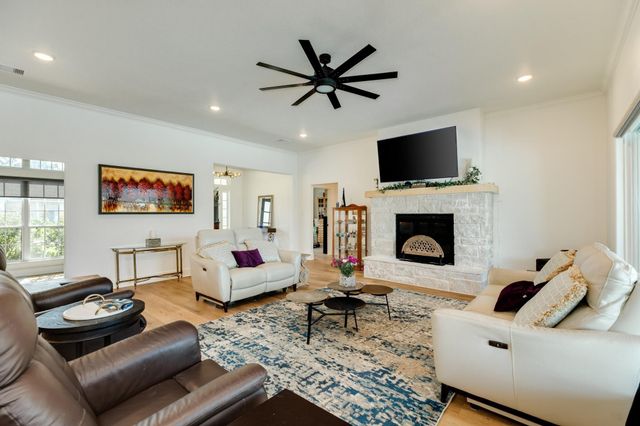 217 Arrowhead Drive, Lake Jackson, TX 77566