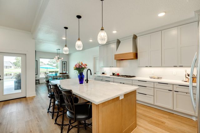 217 Arrowhead Drive, Lake Jackson, TX 77566