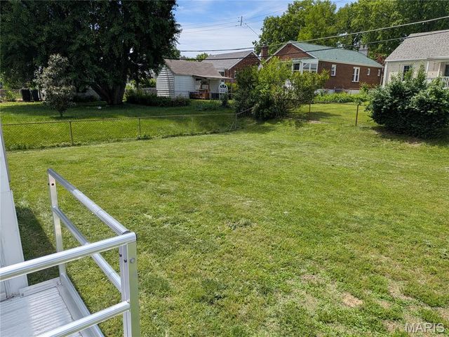 9133 Overton Drive, St Louis, MO 63123