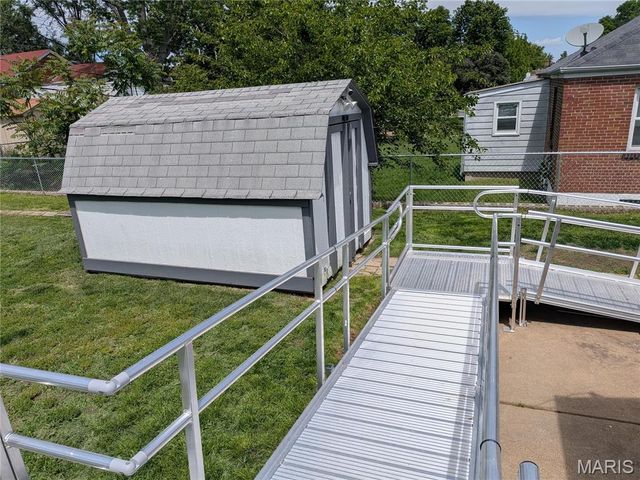 9133 Overton Drive, St Louis, MO 63123