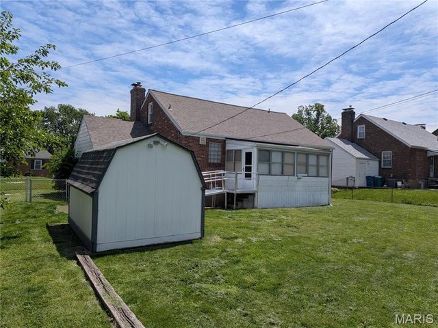9133 Overton Drive, St Louis, MO 63123