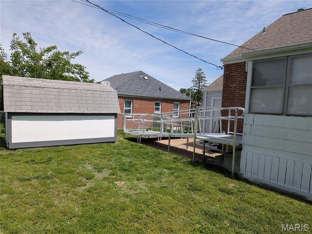9133 Overton Drive, St Louis, MO 63123