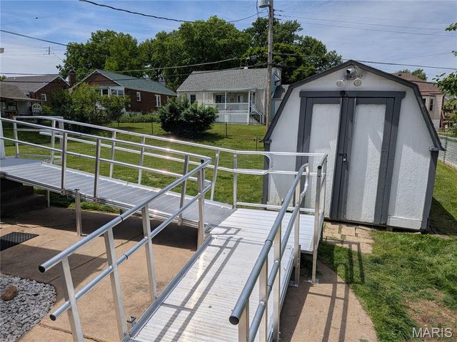9133 Overton Drive, St Louis, MO 63123