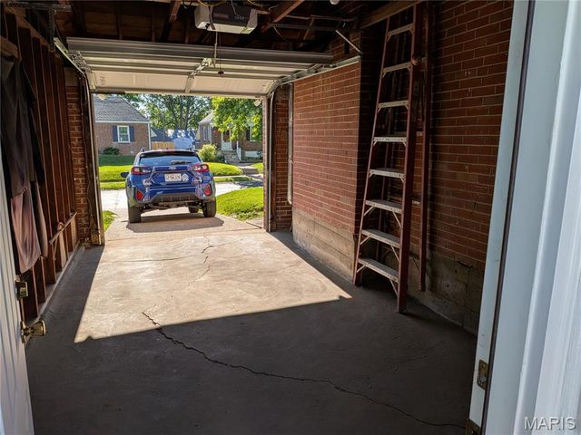 9133 Overton Drive, St Louis, MO 63123