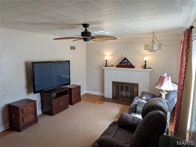 9133 Overton Drive, St Louis, MO 63123