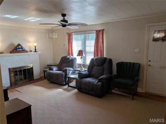 9133 Overton Drive, St Louis, MO 63123